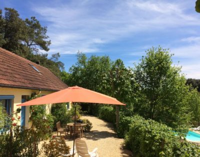 Comfortable cottage in a wooded area by the pool near Sarlat